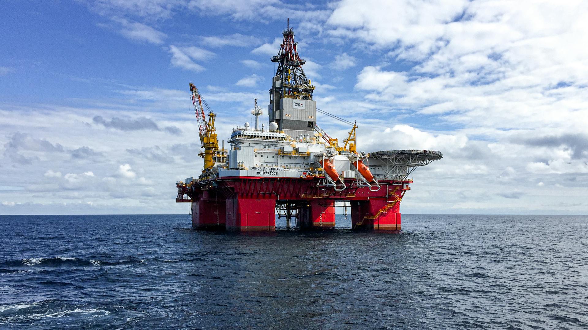 Offshore oil rig platform in ocean